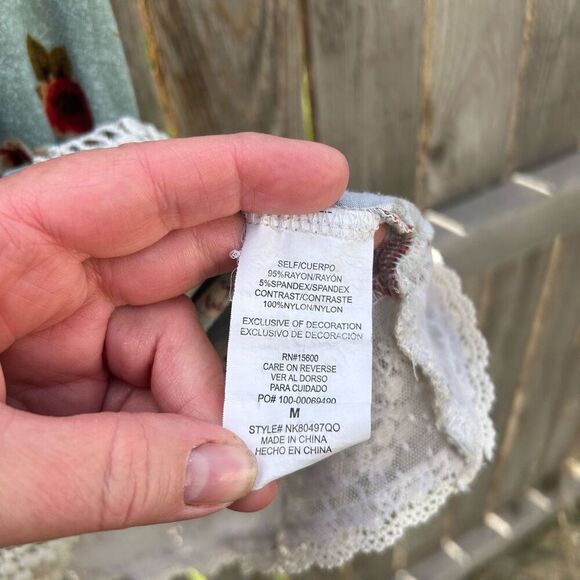 Rewind blouse short sleeve lace edges size medium - Picture 5 of 7